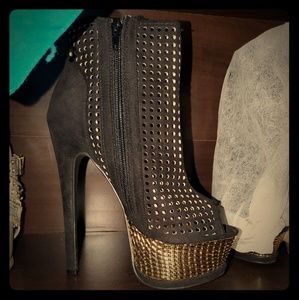 Black and Gold Heels Brand New